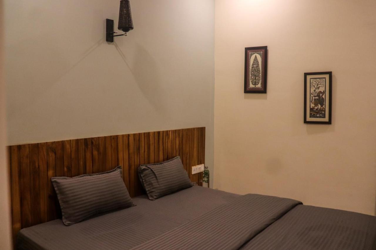 Tavasmi Hostel Puri Buitenkant foto