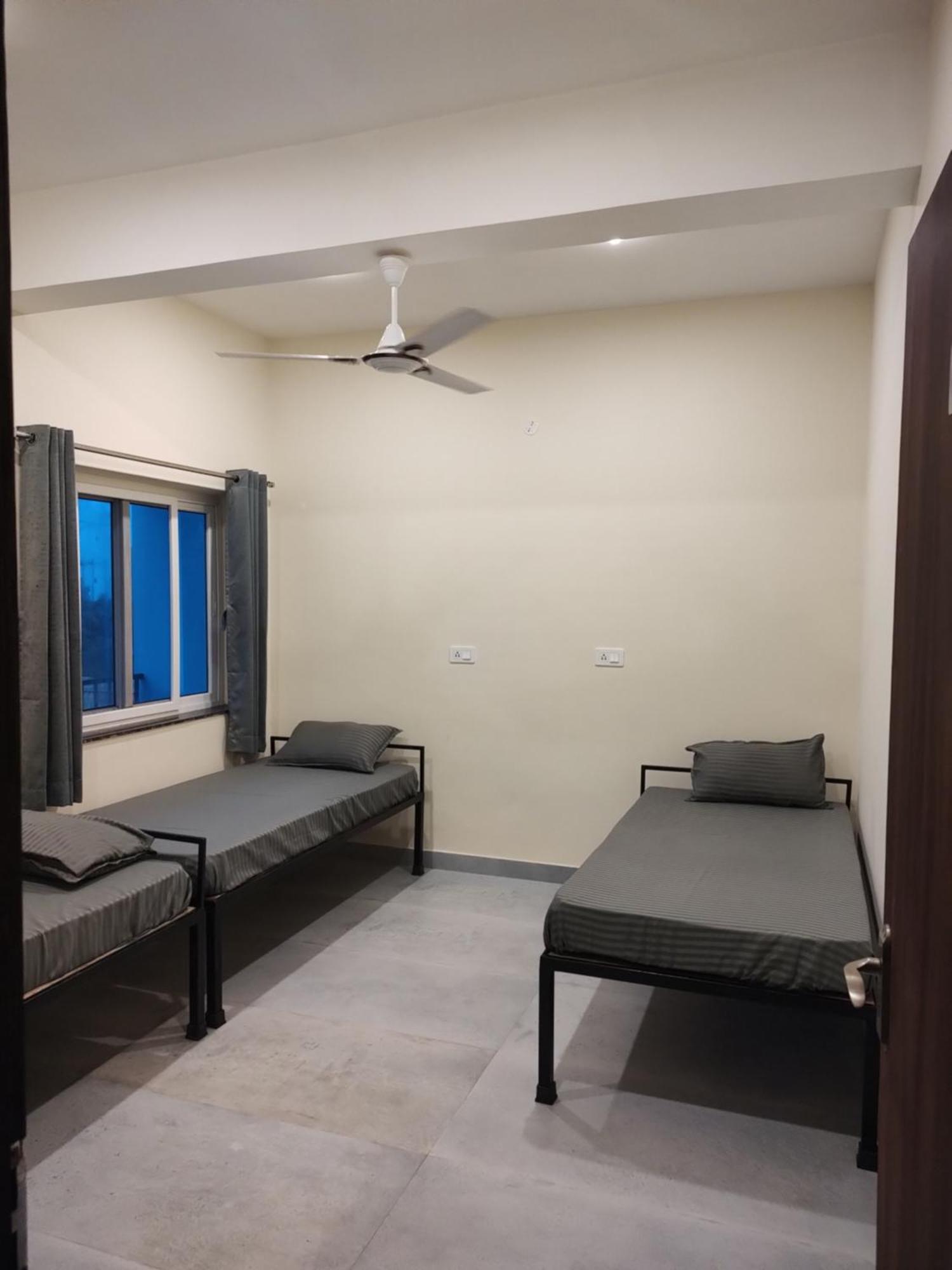 Tavasmi Hostel Puri Buitenkant foto