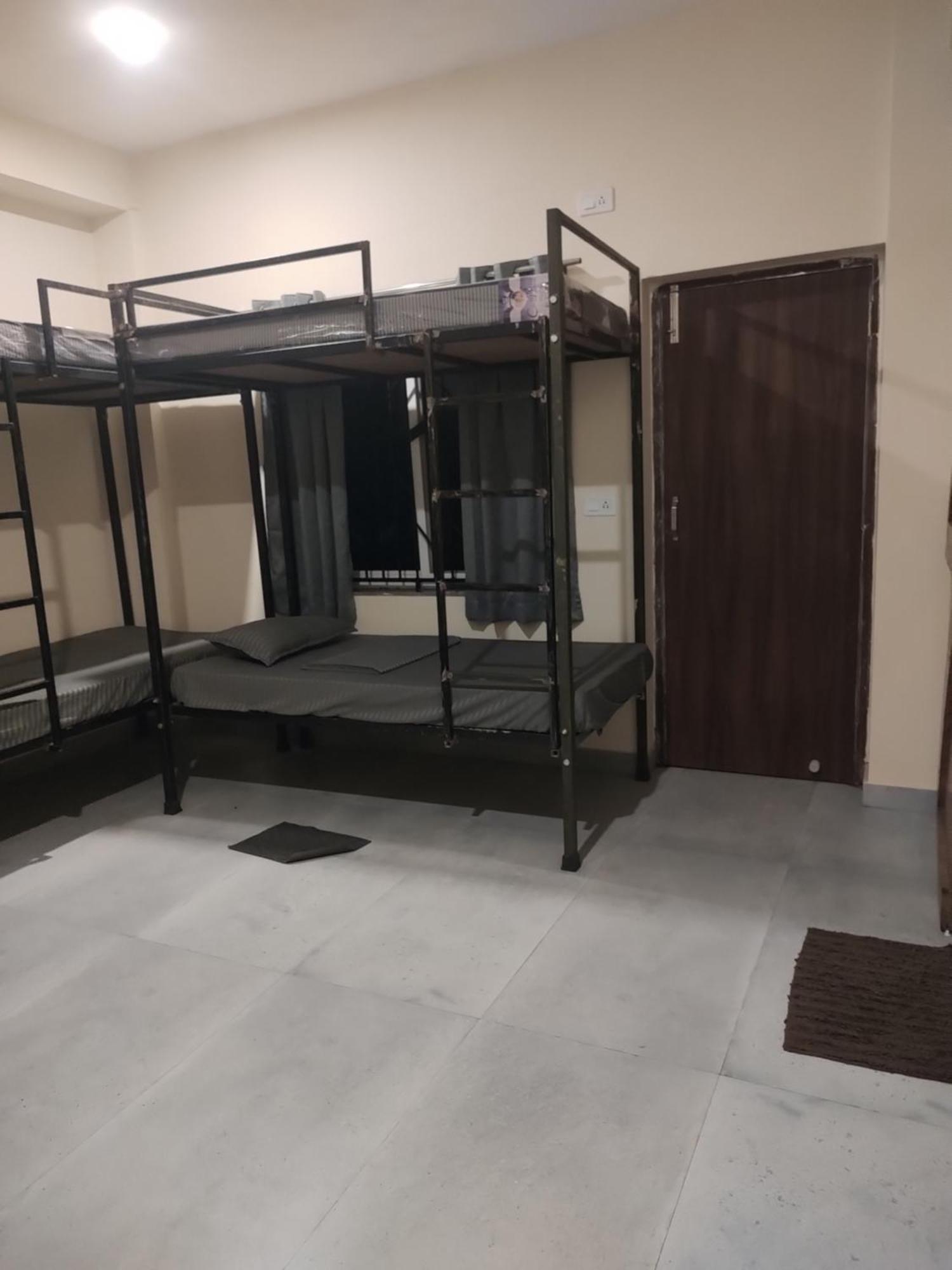 Tavasmi Hostel Puri Buitenkant foto