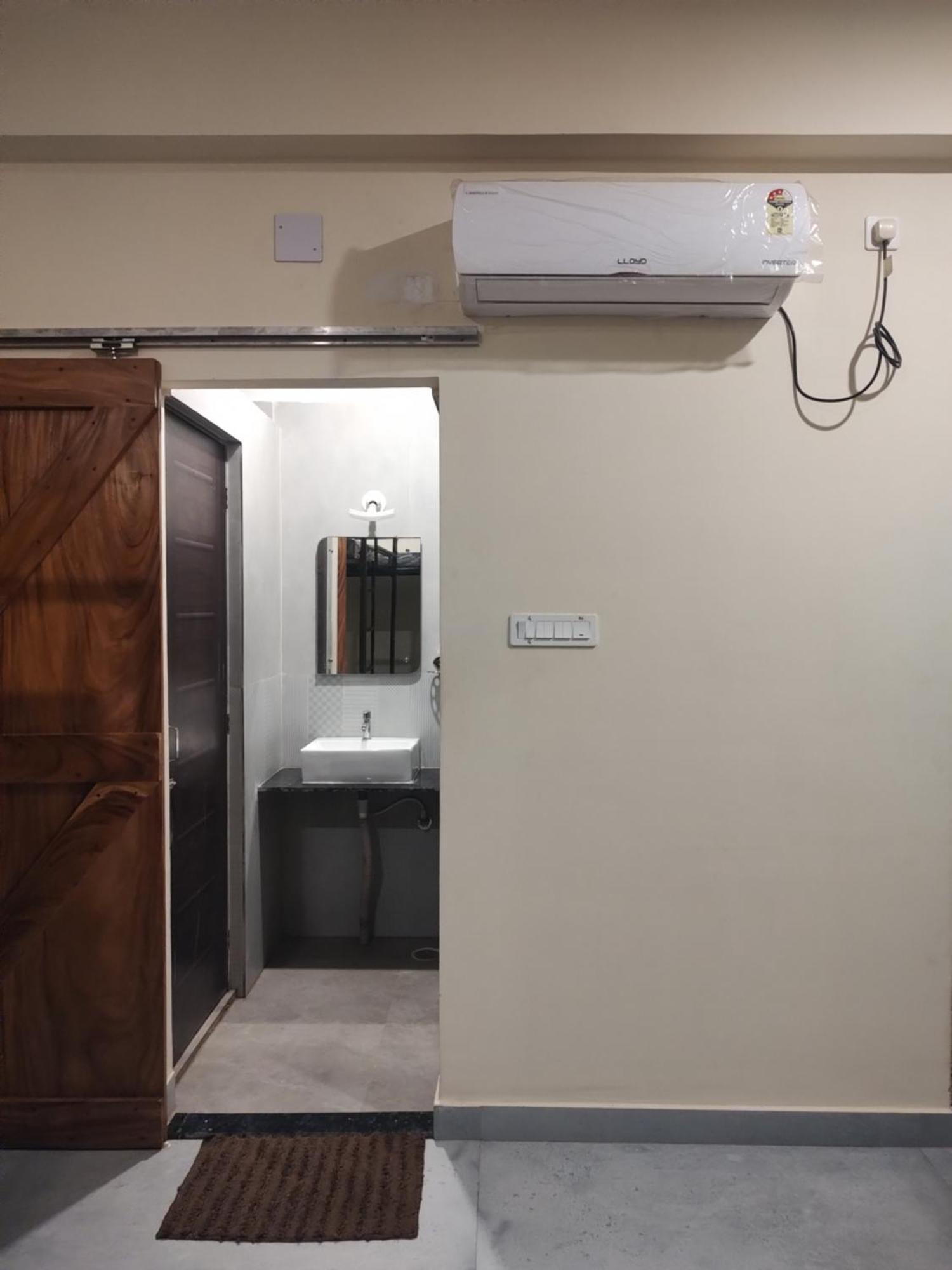 Tavasmi Hostel Puri Buitenkant foto